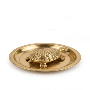 Golden Vastu Turtle with Puja Plate (6.5 cm) Detail